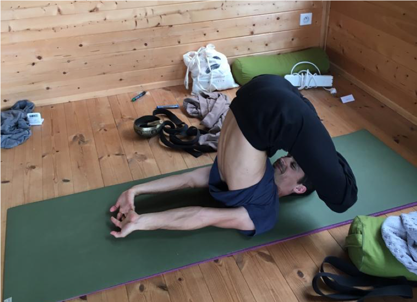 Soulager son dos avec la Yoga thérapie et les médecines naturelles